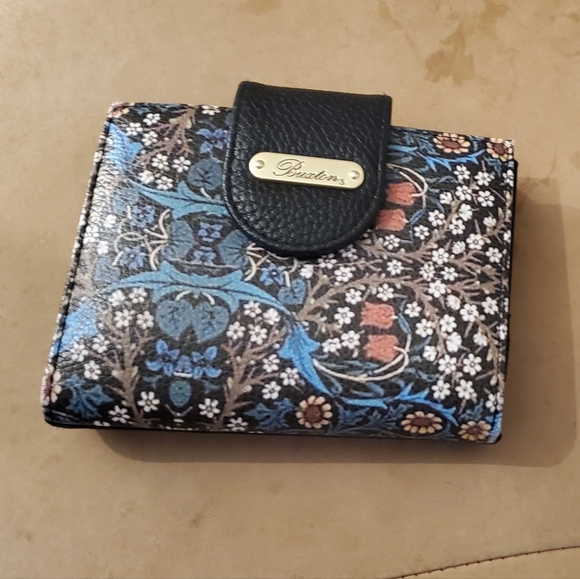 Buxton Leather Small Bifold Wallet with attached Change Purse. - Picture 2 of 5